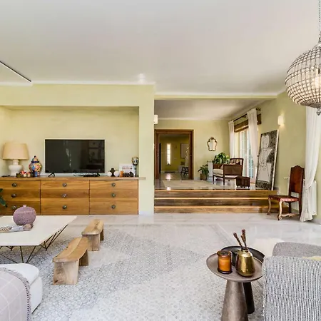 Villa Luxury Coastal With Heated Pool Basketball Court & Ocean Views Near Lisbon Lourinhã