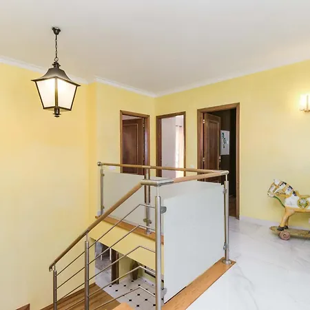Villa Luxury Coastal With Heated Pool Basketball Court & Ocean Views Near Lisbon *