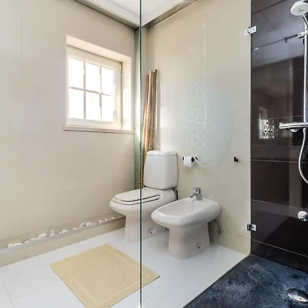 Luxury Coastal With Heated Pool Basketball Court & Ocean Views Near Lisbon